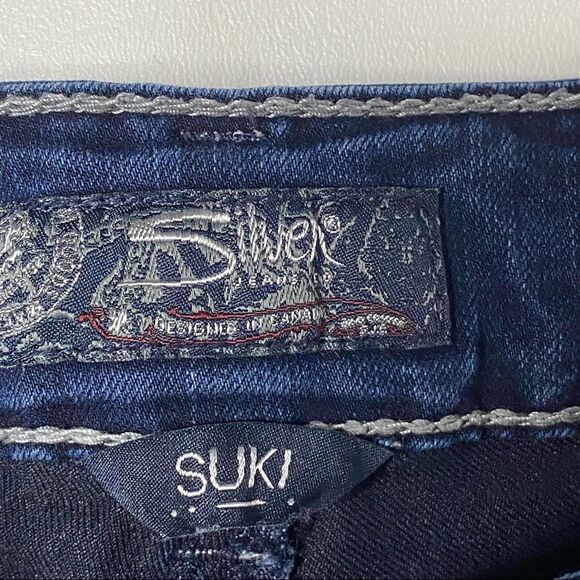 Silver Jeans Co | Suki Denim Capri’s - Picture 3 of 7